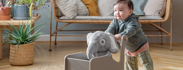 Der Guide zur Gehphase: Wenn Ihr Baby die ersten Schritte macht
